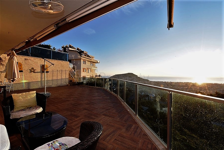 من افخم الفلل في الانيا - اطلالة ساحرة على البحر والقلعة - في مركز الانيا 