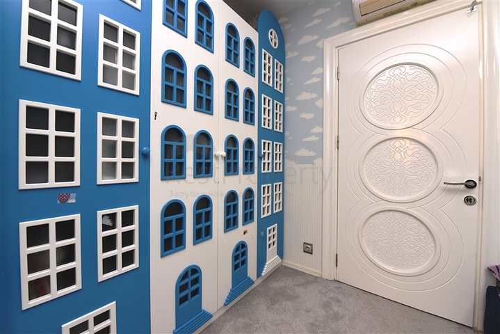 من افخم الفلل في الانيا - اطلالة ساحرة على البحر والقلعة - في مركز الانيا 