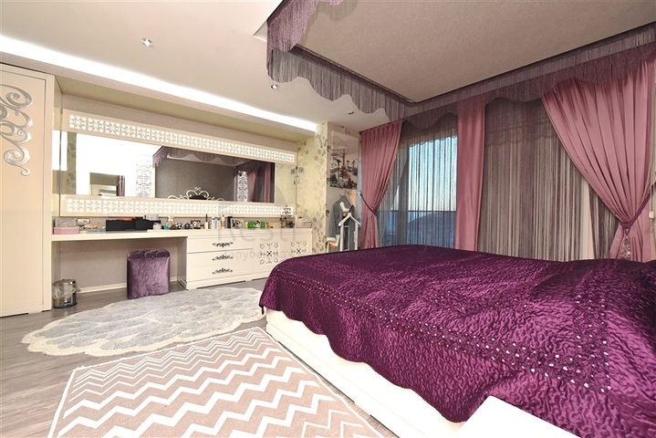 من افخم الفلل في الانيا - اطلالة ساحرة على البحر والقلعة - في مركز الانيا 