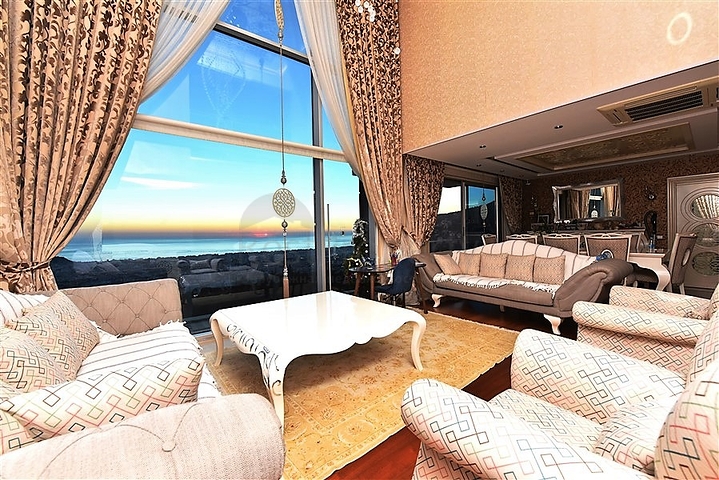 من افخم الفلل في الانيا - اطلالة ساحرة على البحر والقلعة - في مركز الانيا 