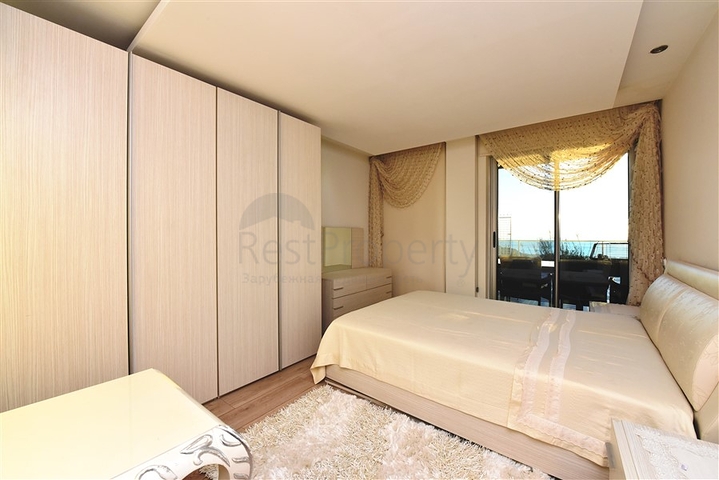 من افخم الفلل في الانيا - اطلالة ساحرة على البحر والقلعة - في مركز الانيا 