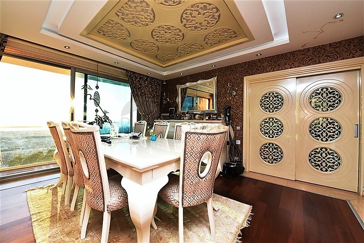 من افخم الفلل في الانيا - اطلالة ساحرة على البحر والقلعة - في مركز الانيا 