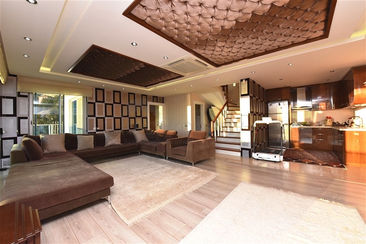 من افخم الفلل في الانيا - اطلالة ساحرة على البحر والقلعة - في مركز الانيا 