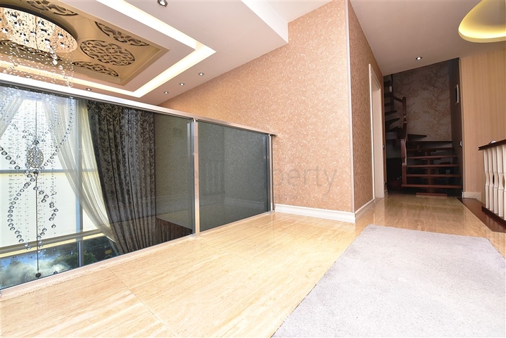 من افخم الفلل في الانيا - اطلالة ساحرة على البحر والقلعة - في مركز الانيا 