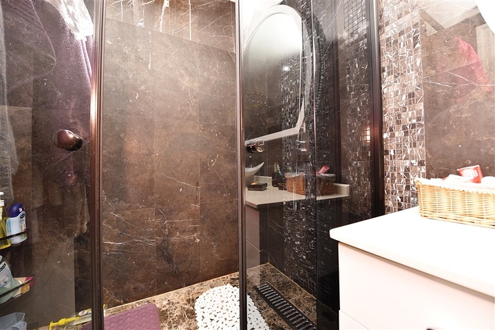 من افخم الفلل في الانيا - اطلالة ساحرة على البحر والقلعة - في مركز الانيا 