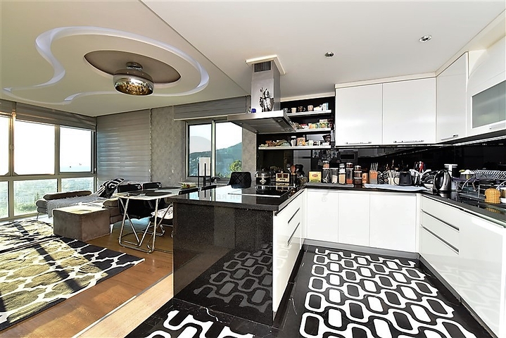 من افخم الفلل في الانيا - اطلالة ساحرة على البحر والقلعة - في مركز الانيا 