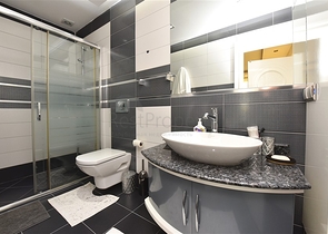 من افخم الفلل في الانيا - اطلالة ساحرة على البحر والقلعة - في مركز الانيا 