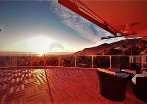 من افخم الفلل في الانيا - اطلالة ساحرة على البحر والقلعة - في مركز الانيا 