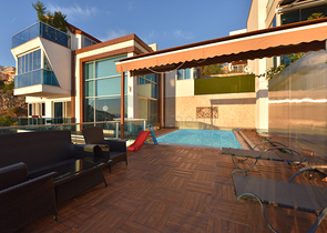 من افخم الفلل في الانيا - اطلالة ساحرة على البحر والقلعة - في مركز الانيا 