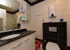 اطلالة بحر في الانيا - شقة غرفة وصالة مفروشة -ضمن مجمع يضم كافة الخدمات -افسلار / الانيا 