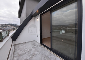 اطلالة بحر -دوبلكس 4 غرف وصالة -مجمع جديد -في كارجيجاك / الانيا 