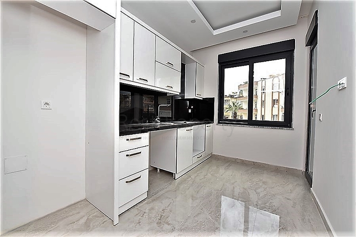 مركز الانيا - شقة غرفتين وصالة جديدة -الانيا 