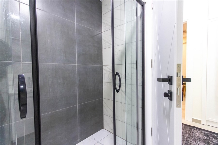 شقة فاخرة - غرفة وصالة ضمن مجمع سكني حديث - محمودلار / الانيا 