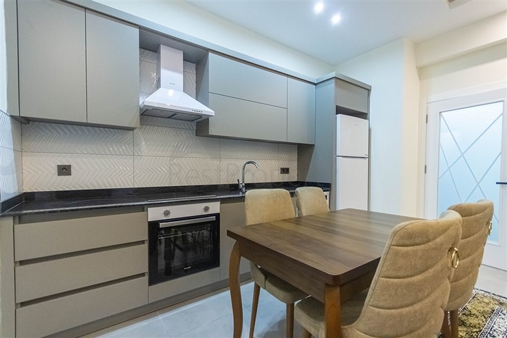 شقة فاخرة - غرفة وصالة ضمن مجمع سكني حديث - محمودلار / الانيا 