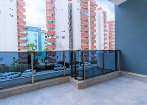 شقة فاخرة - غرفة وصالة ضمن مجمع سكني حديث - محمودلار / الانيا 