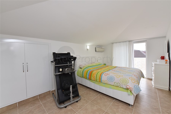 دوبلكس قريبة من البحر - 3 غرف وصالة ضمن مجمع سكني - الانيا 