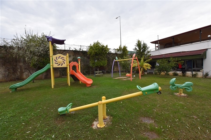 دوبلكس قريبة من البحر - 3 غرف وصالة ضمن مجمع سكني - الانيا 