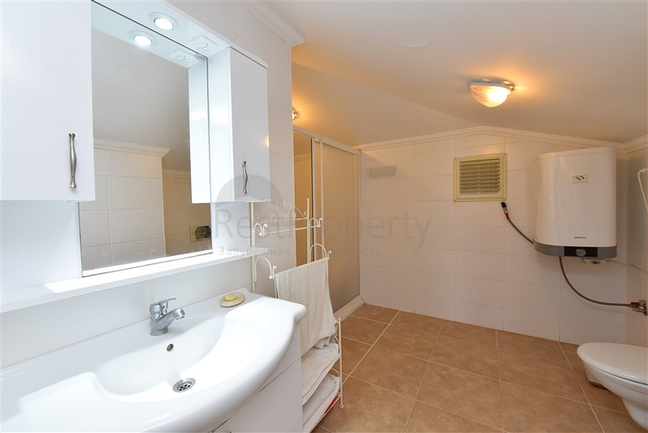 دوبلكس قريبة من البحر - 3 غرف وصالة ضمن مجمع سكني - الانيا 