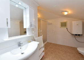 دوبلكس قريبة من البحر - 3 غرف وصالة ضمن مجمع سكني - الانيا 