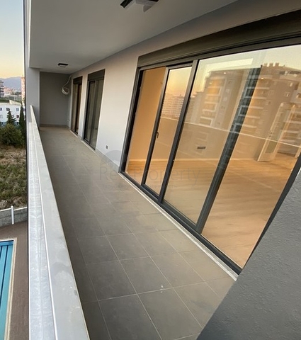 شقق واسعة في الانيا - 3 غرف وصالة مع مطبخ منفصل - مجمع سكني - محمودلار / الانيا 