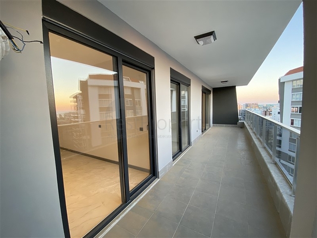 شقق واسعة في الانيا - 3 غرف وصالة مع مطبخ منفصل - مجمع سكني - محمودلار / الانيا 