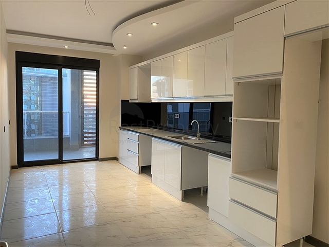 شقق واسعة في الانيا - 3 غرف وصالة مع مطبخ منفصل - مجمع سكني - محمودلار / الانيا 