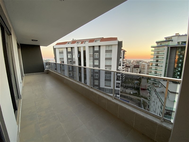 شقق واسعة في الانيا - 3 غرف وصالة مع مطبخ منفصل - مجمع سكني - محمودلار / الانيا 