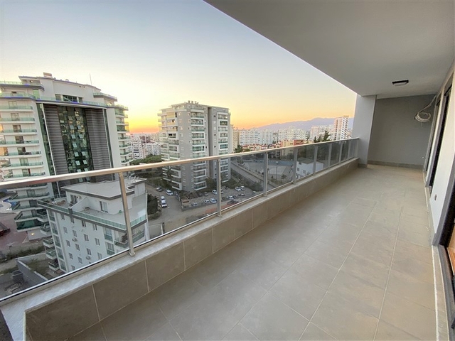 شقق واسعة في الانيا - 3 غرف وصالة مع مطبخ منفصل - مجمع سكني - محمودلار / الانيا 