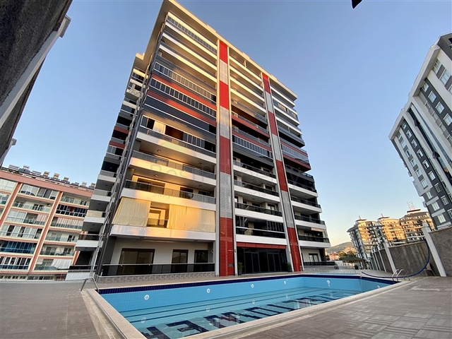 شقق واسعة في الانيا - 3 غرف وصالة مع مطبخ منفصل - مجمع سكني - محمودلار / الانيا 