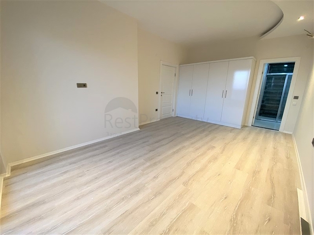 شقق واسعة في الانيا - 3 غرف وصالة مع مطبخ منفصل - مجمع سكني - محمودلار / الانيا 