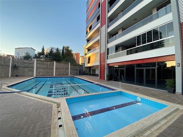 شقق واسعة في الانيا - 3 غرف وصالة مع مطبخ منفصل - مجمع سكني - محمودلار / الانيا 