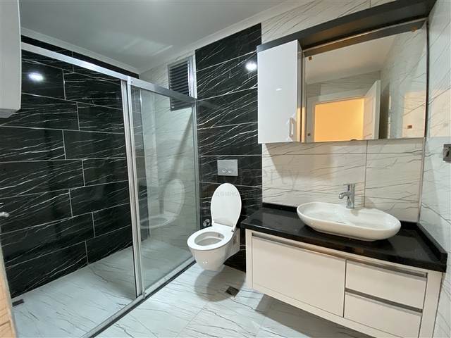 شقق واسعة في الانيا - 3 غرف وصالة مع مطبخ منفصل - مجمع سكني - محمودلار / الانيا 