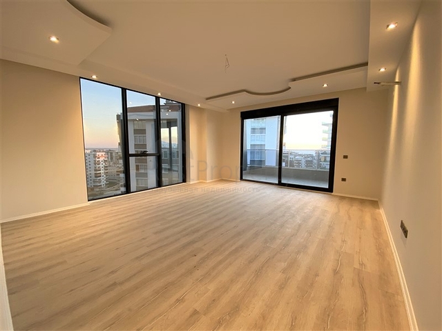 شقق واسعة في الانيا - 3 غرف وصالة مع مطبخ منفصل - مجمع سكني - محمودلار / الانيا 