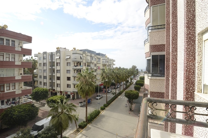 شقة 3 غرف وصالة للبيع في محمودلار - مفروشة وقريبة من البحر - الانيا 