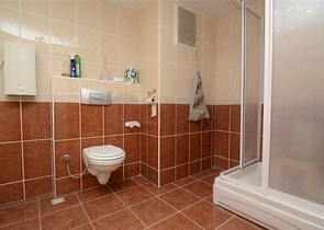 شقة 3 غرف وصالة للبيع في محمودلار - مفروشة وقريبة من البحر - الانيا 