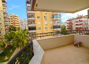 شقة 3 غرف وصالة للبيع في محمودلار - مفروشة وقريبة من البحر - الانيا 