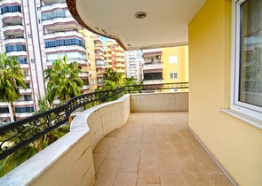 شقة 3 غرف وصالة للبيع في محمودلار - مفروشة وقريبة من البحر - الانيا 