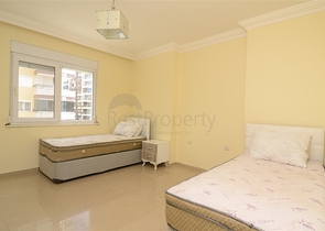 شقة 3 غرف وصالة للبيع في محمودلار - مفروشة وقريبة من البحر - الانيا 