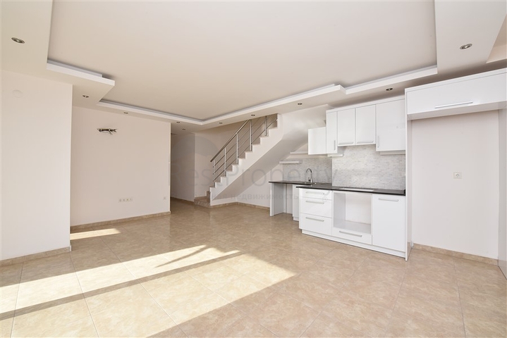 اطلالة على قلعة الانيا -دوبلكس 3 غرف وصالة -مركز الانيا 