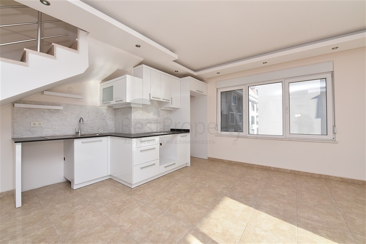 اطلالة على قلعة الانيا -دوبلكس 3 غرف وصالة -مركز الانيا 