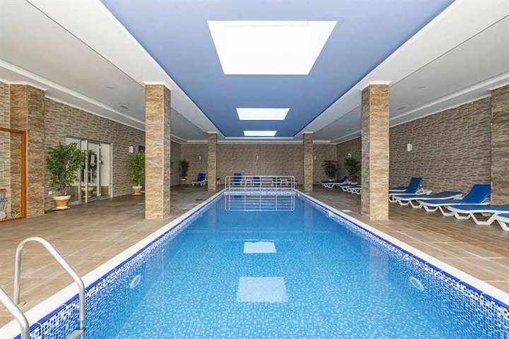 شقق في اوبا - غرفة وصالة مفروشة -ضمن مجمع انيق - الانيا 