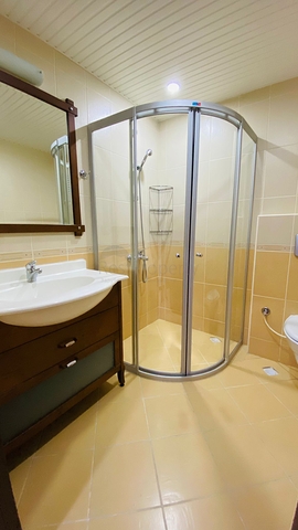 شقق اطلالة بحر في الانيا - غرفتين وصالة مفروشة - في منطقة محمودلار 