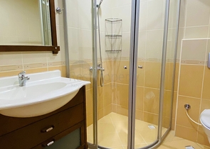 شقق اطلالة بحر في الانيا - غرفتين وصالة مفروشة - في منطقة محمودلار 