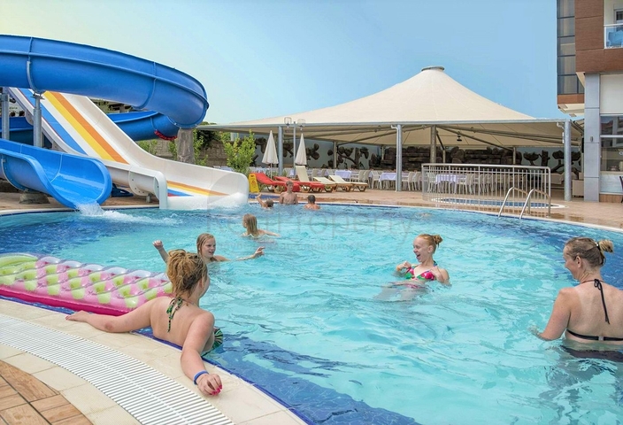 شقة ضمن مجمع فاخر في الانيا - خلف مول الانيوم -غرفة وصالة - جيكجلي / الانيا 