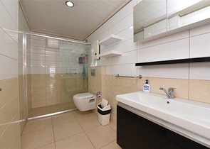 شقة ضمن مجمع فاخر في الانيا - خلف مول الانيوم -غرفة وصالة - جيكجلي / الانيا 