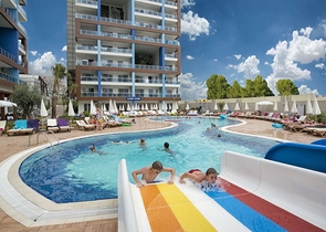 شقة ضمن مجمع فاخر في الانيا - خلف مول الانيوم -غرفة وصالة - جيكجلي / الانيا 