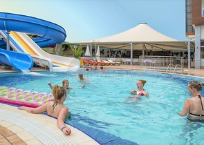 شقة ضمن مجمع فاخر في الانيا - خلف مول الانيوم -غرفة وصالة - جيكجلي / الانيا 