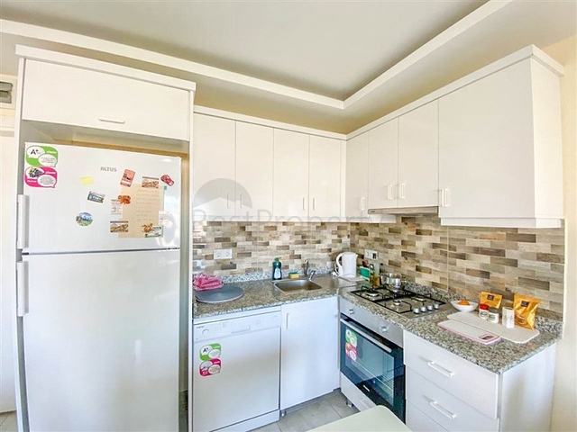 اطلالة بحر وقلعة -شقة غرفة وصالة مفروشة -في محمودلار / الانيا 