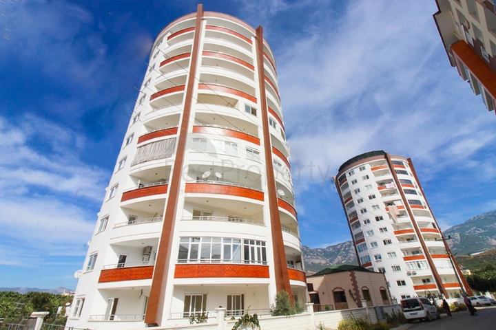 اطلالة بحر وقلعة -شقة غرفة وصالة مفروشة -في محمودلار / الانيا 