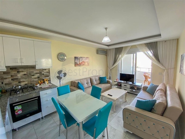 اطلالة بحر وقلعة -شقة غرفة وصالة مفروشة -في محمودلار / الانيا 